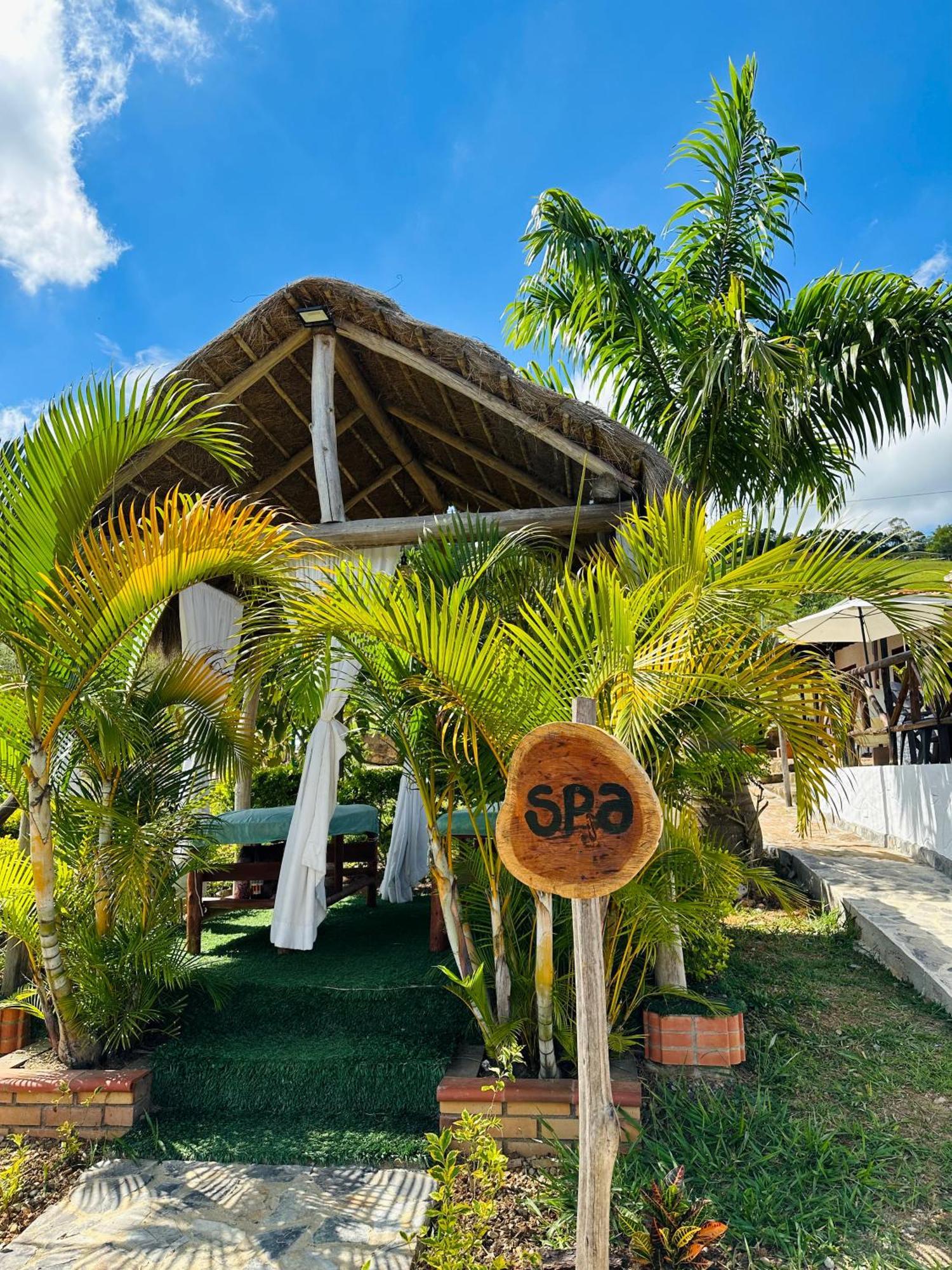 Hotel Campestre Palmas Del Zamorano San Gil Exterior photo