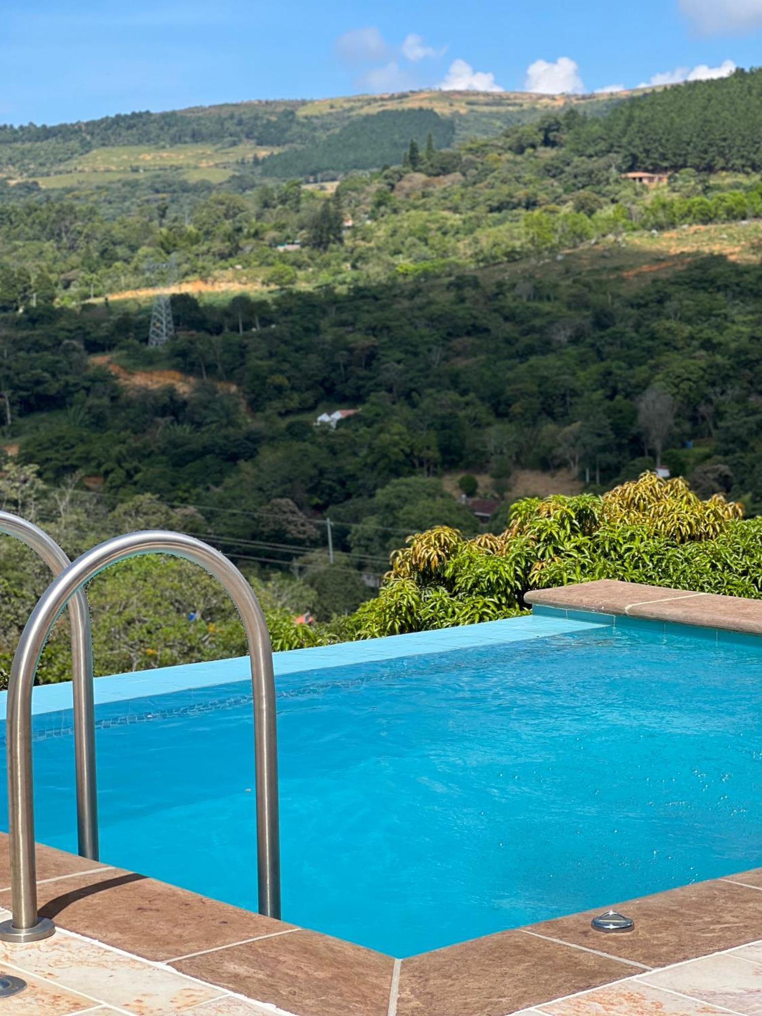 Hotel Campestre Palmas Del Zamorano San Gil Exterior photo