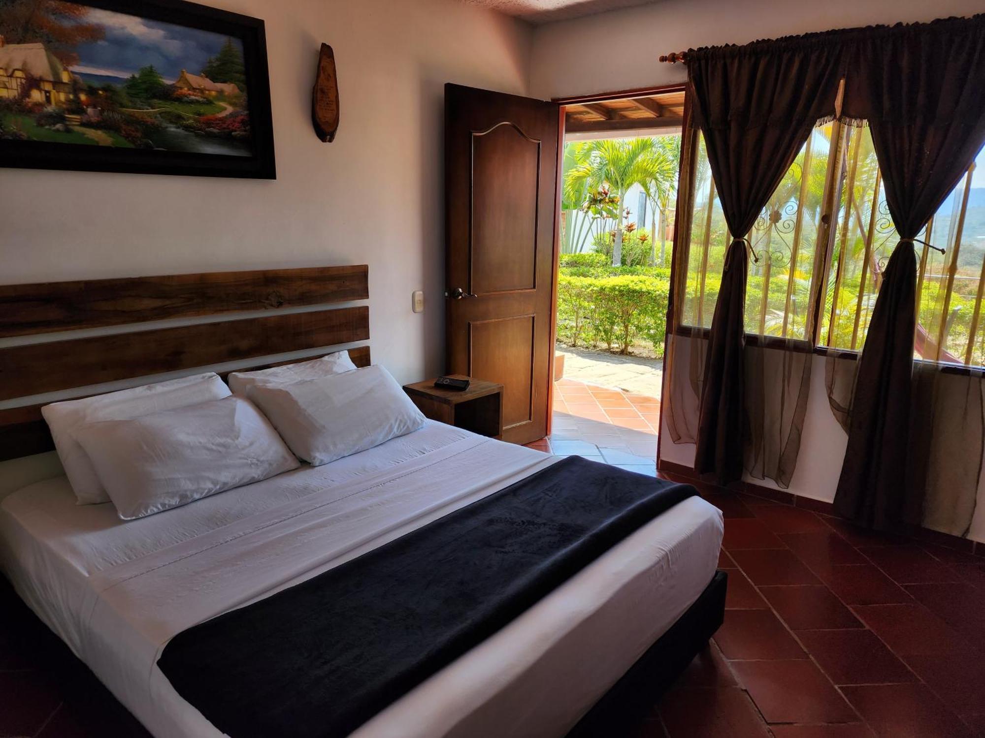 Hotel Campestre Palmas Del Zamorano San Gil Exterior photo