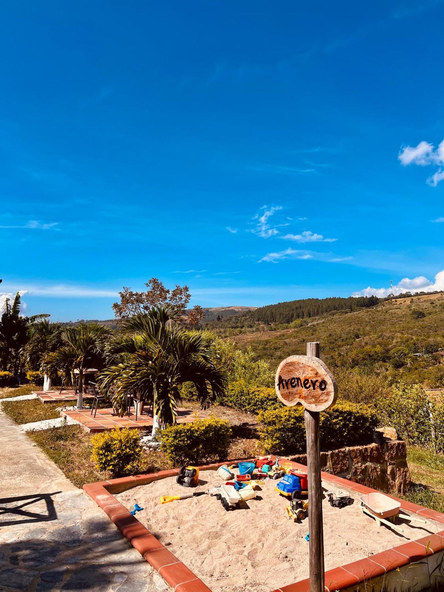 Hotel Campestre Palmas Del Zamorano San Gil Exterior photo