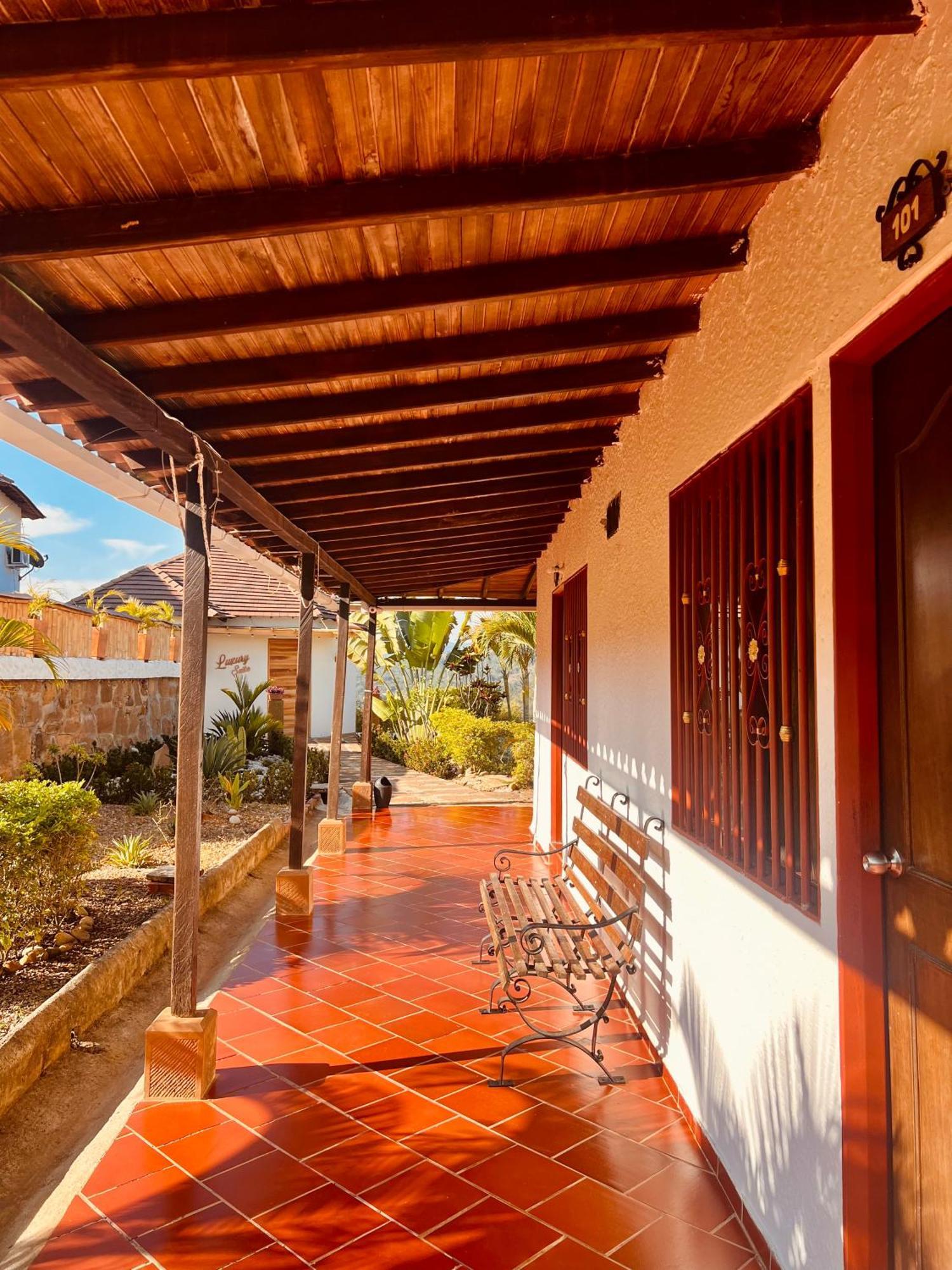 Hotel Campestre Palmas Del Zamorano San Gil Exterior photo