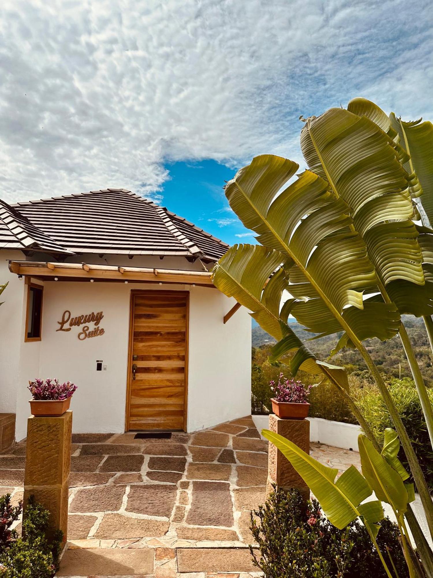Hotel Campestre Palmas Del Zamorano San Gil Exterior photo