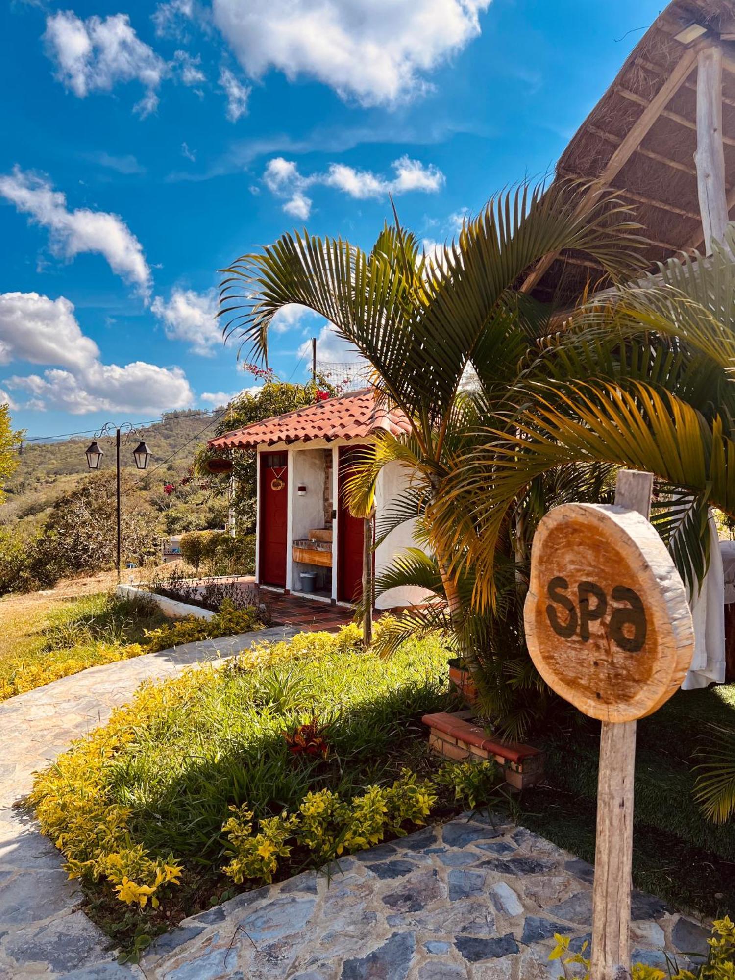 Hotel Campestre Palmas Del Zamorano San Gil Exterior photo