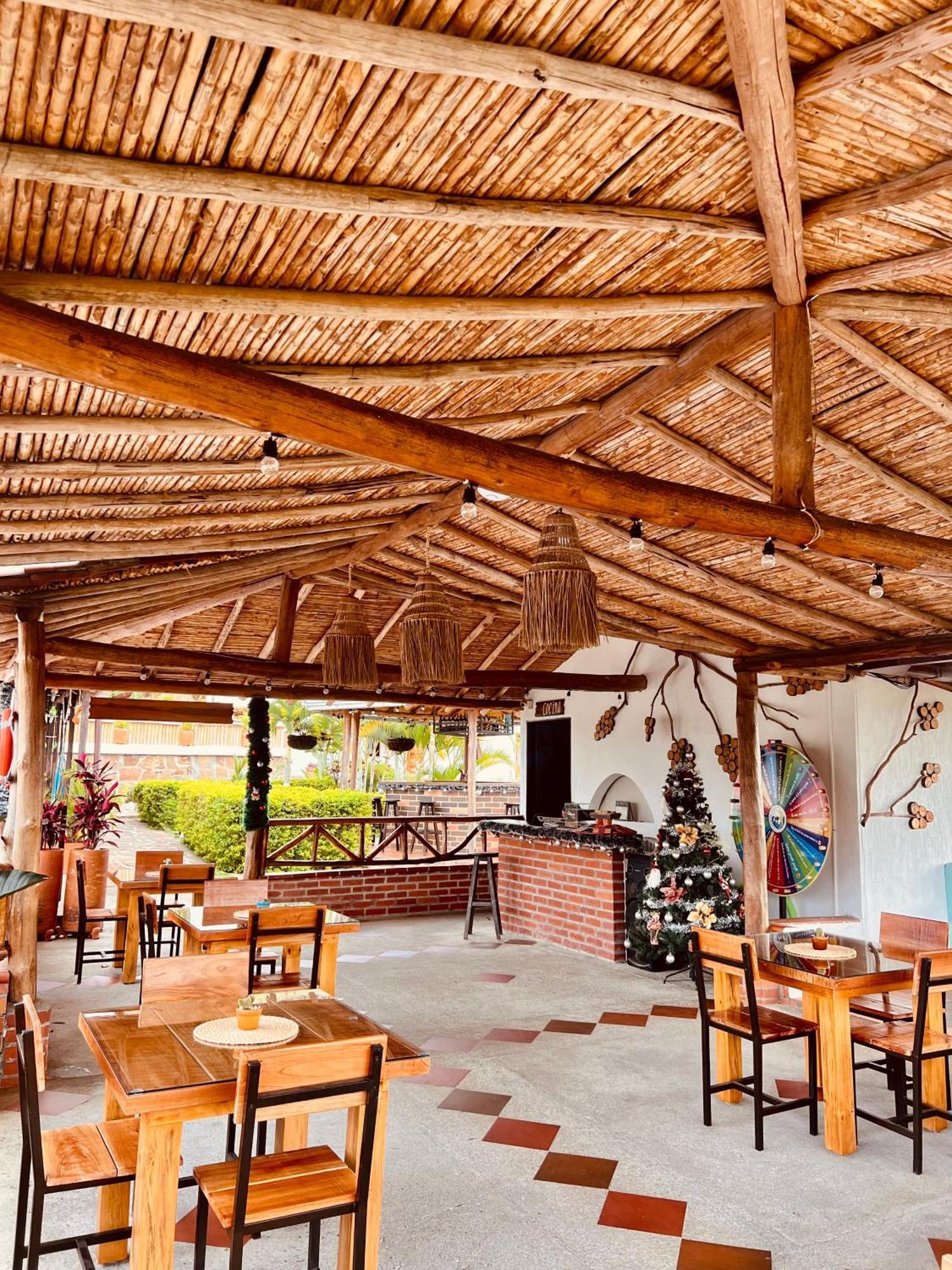 Hotel Campestre Palmas Del Zamorano San Gil Exterior photo